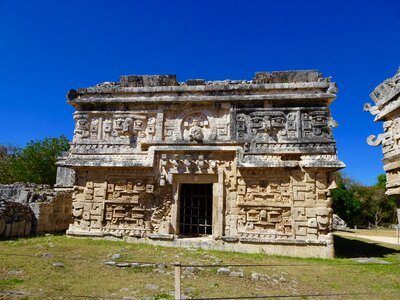 Chichen-itza mayan photo