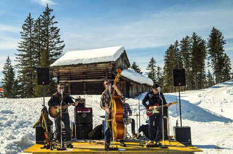 Hut band winter