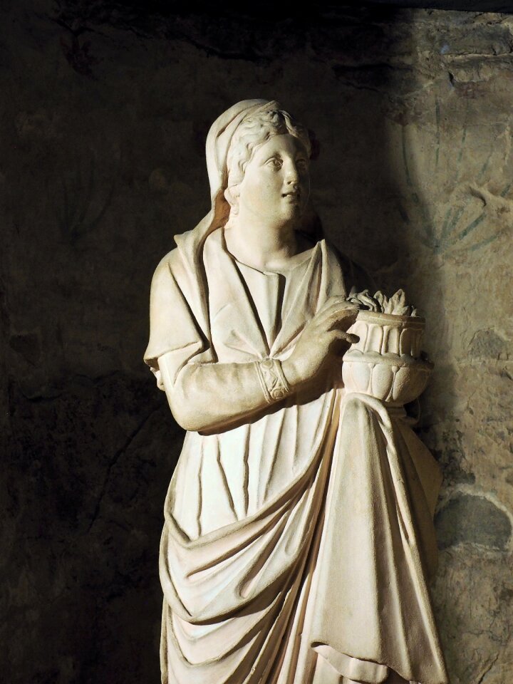 Figure art sculpture