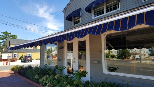 Storefront store windows