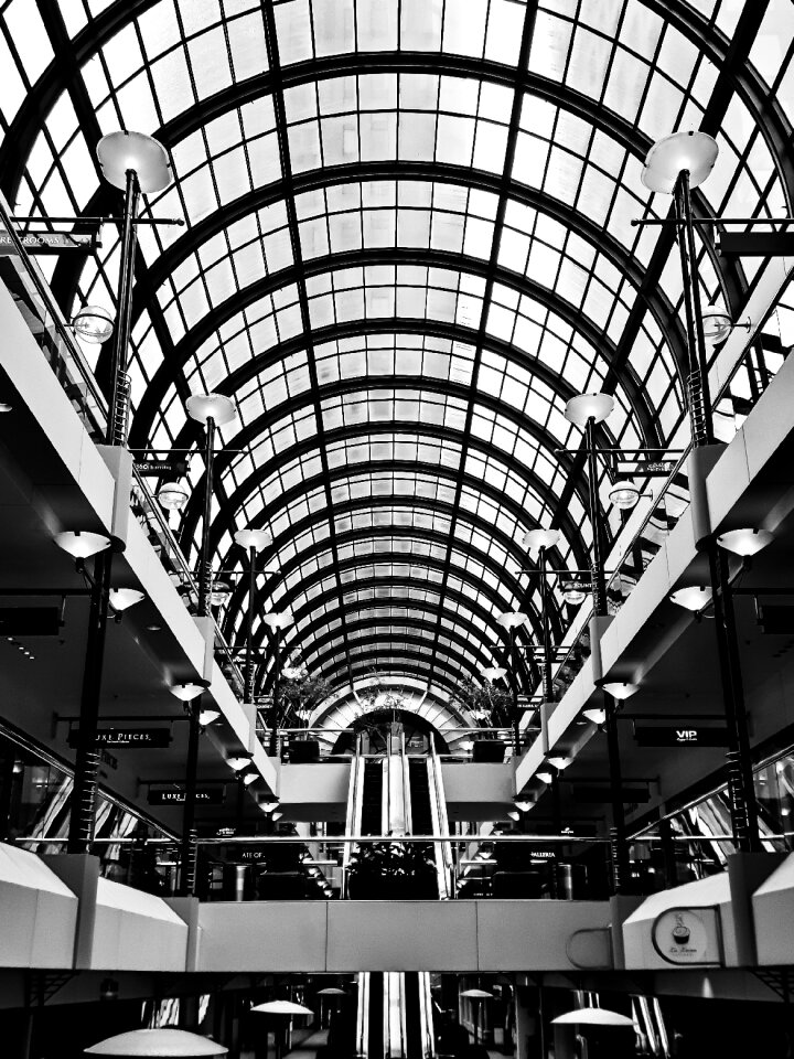 Escalator building shopping