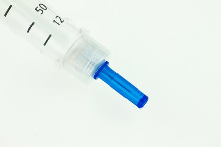 Insulin spray needle