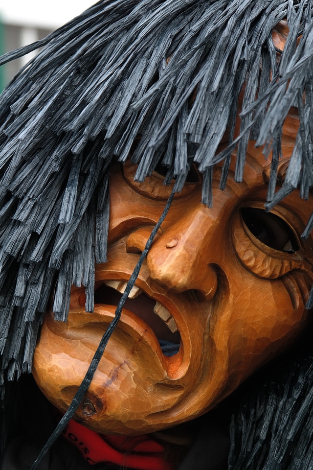 Masks street carnival move
