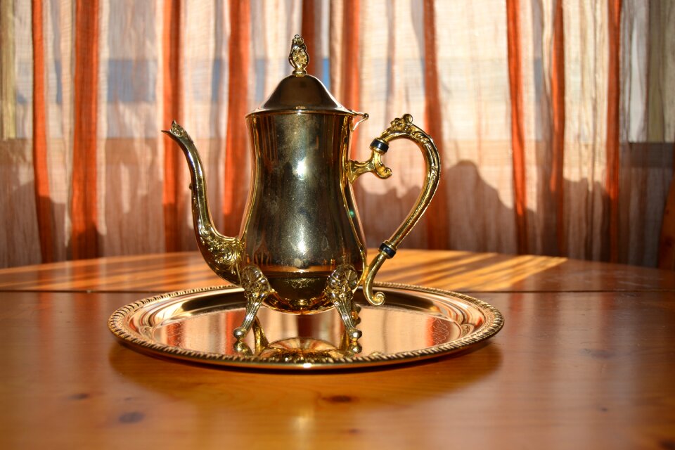 Tea party east gold