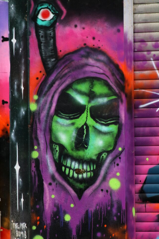 Green violet spraypainting