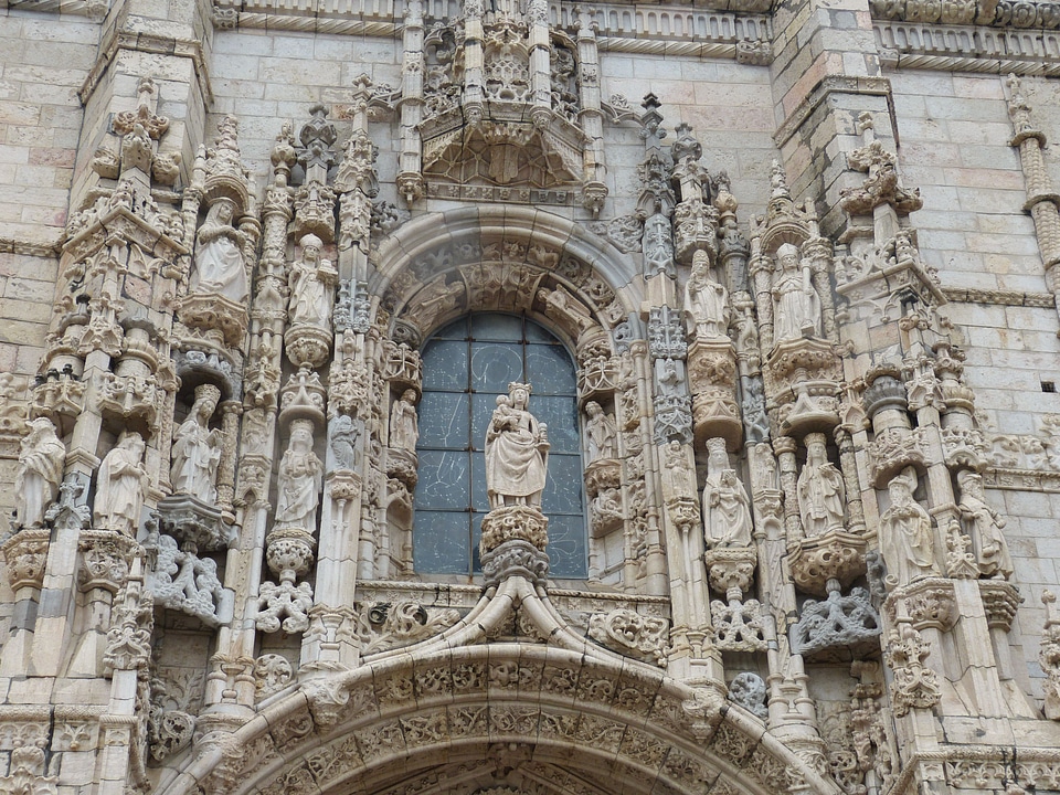 Historically lisbon statue