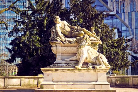 Lion sculpture artwork