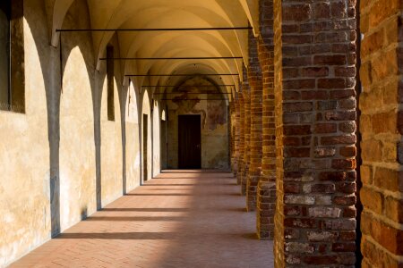Borgo portici colonnade