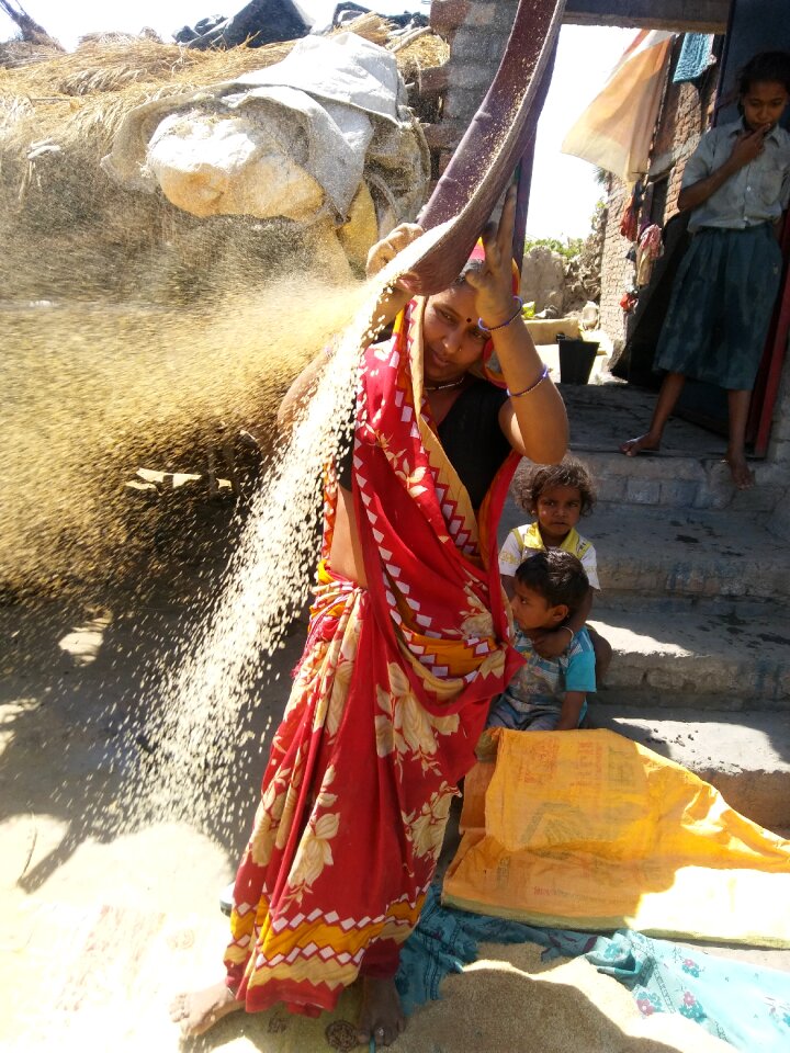 Cleaning rice