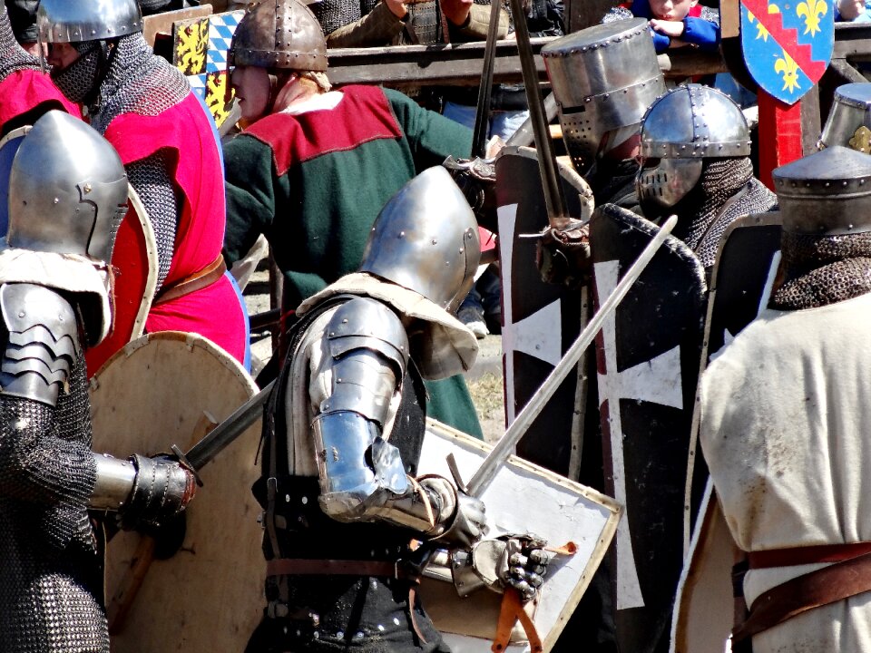 Fight swords middle ages