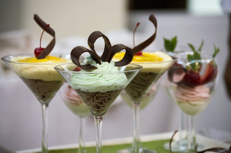 Mango dessert deli