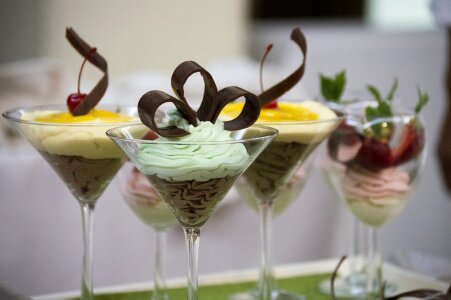 Mango dessert deli