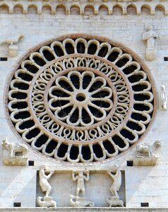 Rose window church architecture