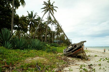 Ocean blue shipwreck photo