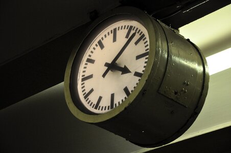 Clock berlin metro