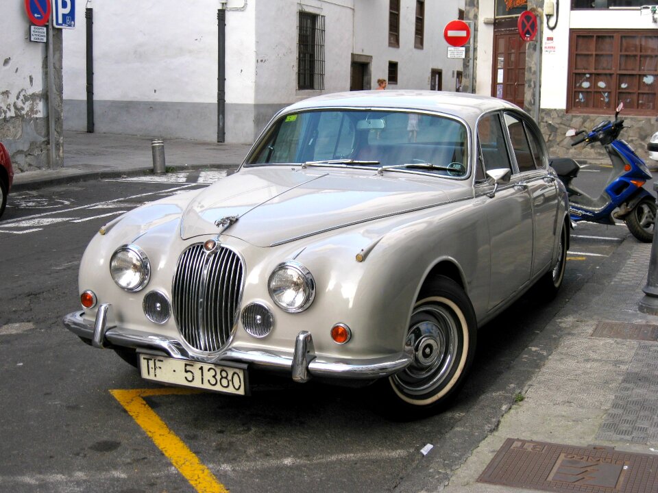 Vehicle retro chrome