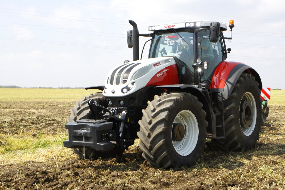 Tractor agriculture steyr 6300 terrus cvt