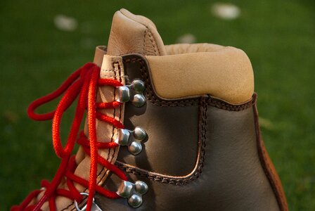 Laces leather market