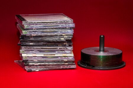 Pirated copy compact disc tinge