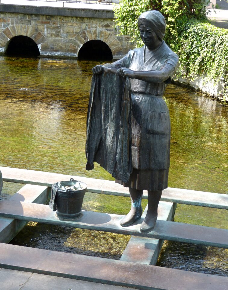 Wash sculpture laundry