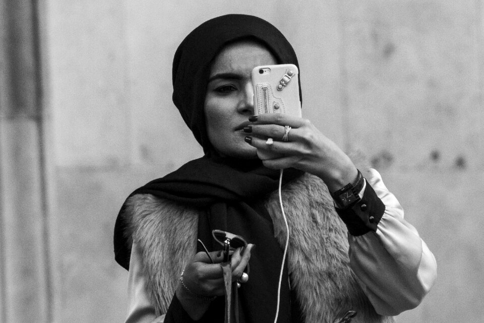 Arab girl iphone gray iphone