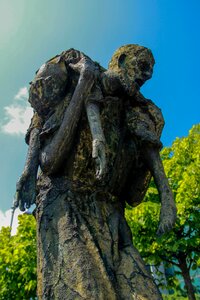 Statue holocaust transport body child
