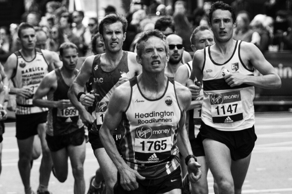Runners gray focus