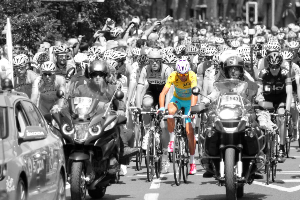Cyclists peleton cambridge