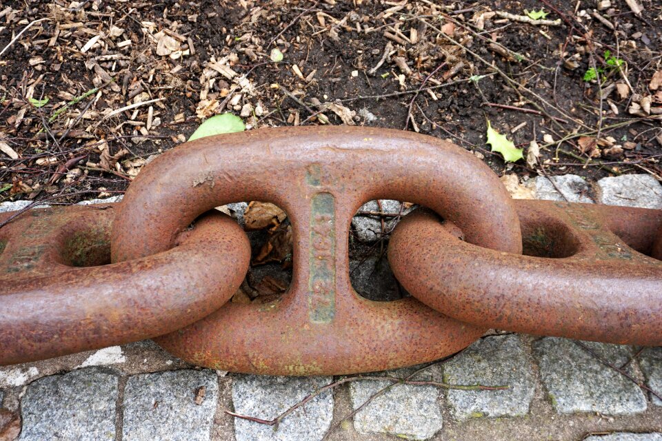 Rusted connected barrier