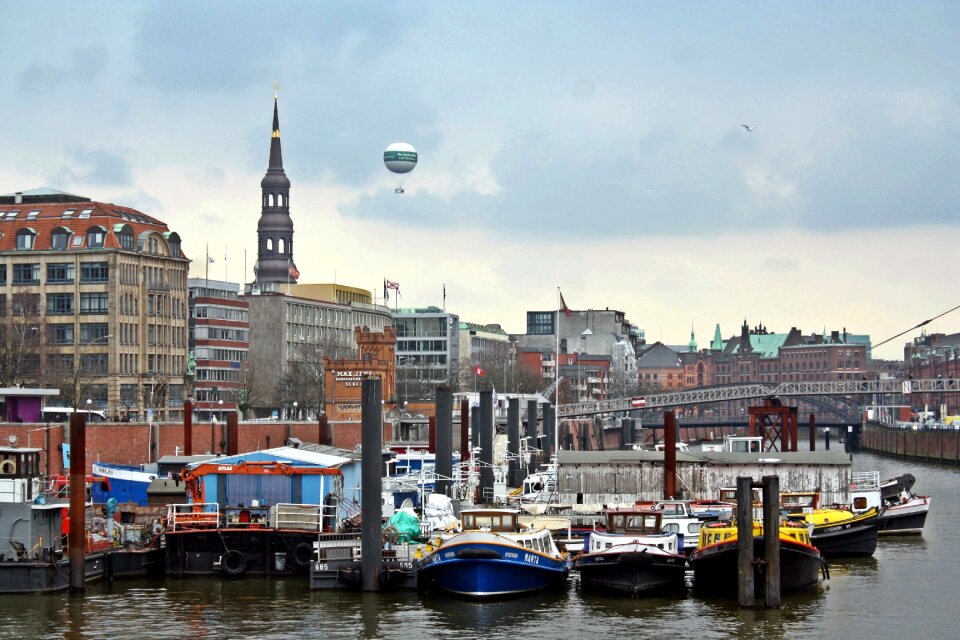 Balloon elbe harbour cruise