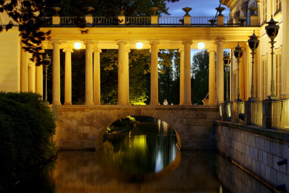 Night architecture park łazienkowski