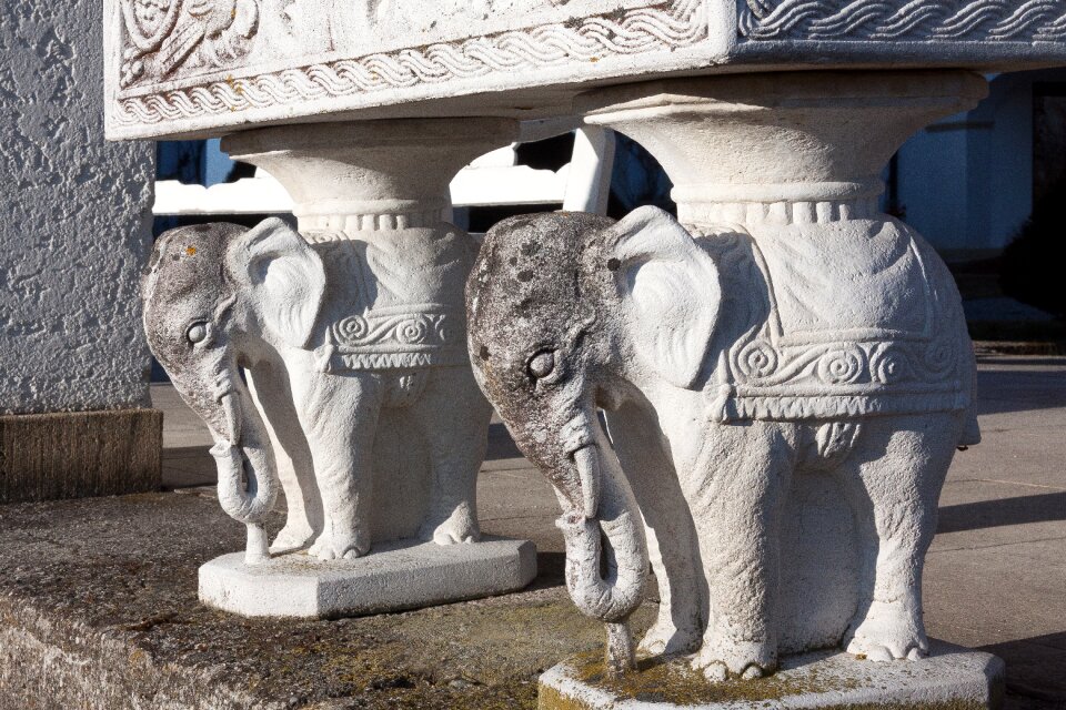 Statue art proboscis