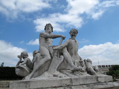 Paris garden tuileries