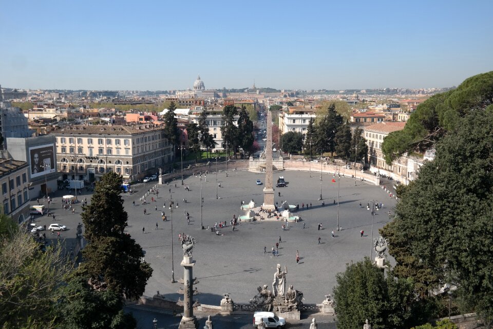 Piazza del popolo fontana monument