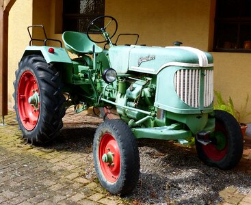 Tractors old commercial vehicle photo