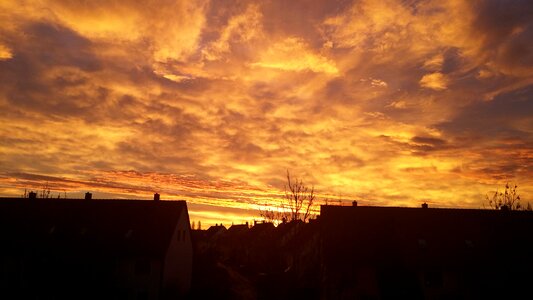 Sky color clouds form