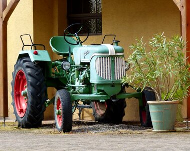 Tractors old commercial vehicle photo