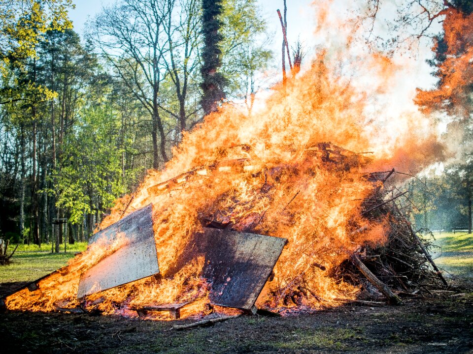 Burn wood fire campfire