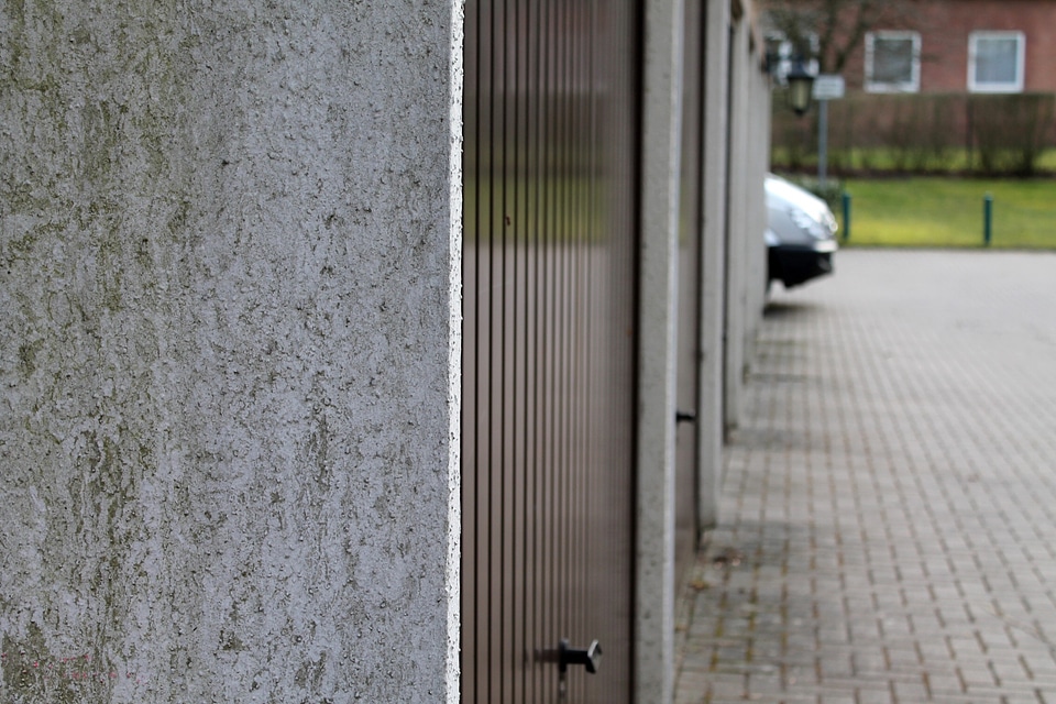 Garages pitches garage door