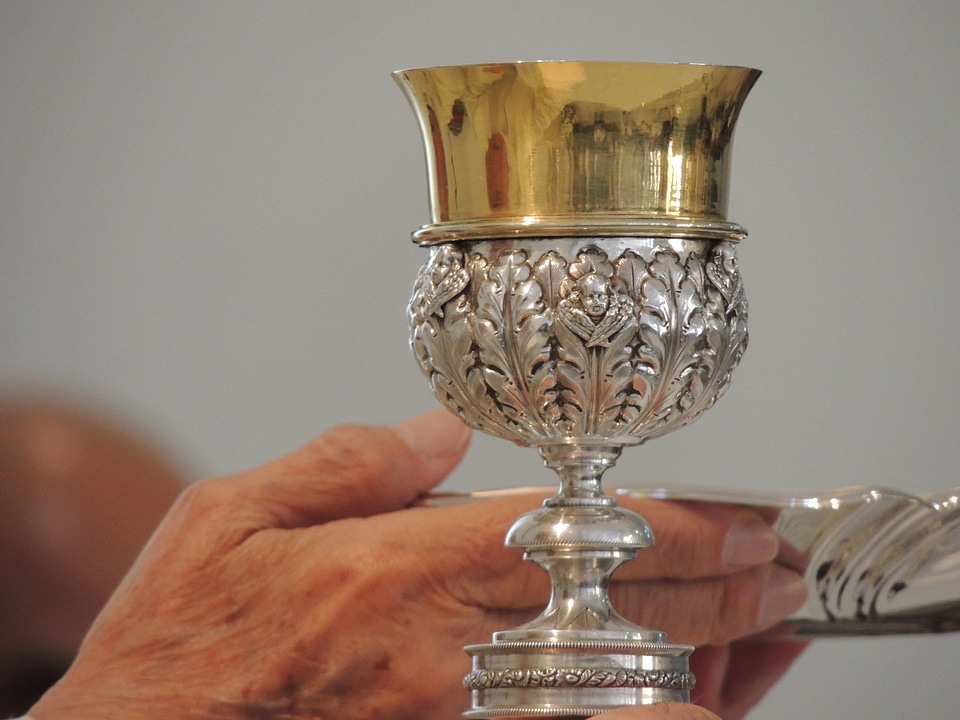Praying eucharist religion