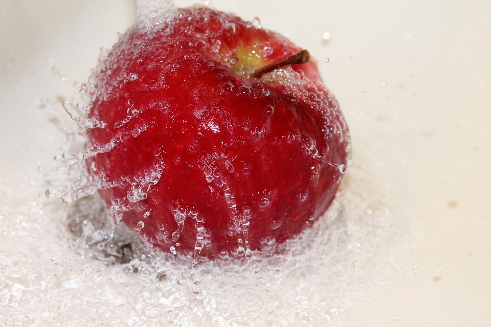 Wet water splashes water