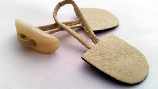 Toggle jackets horn