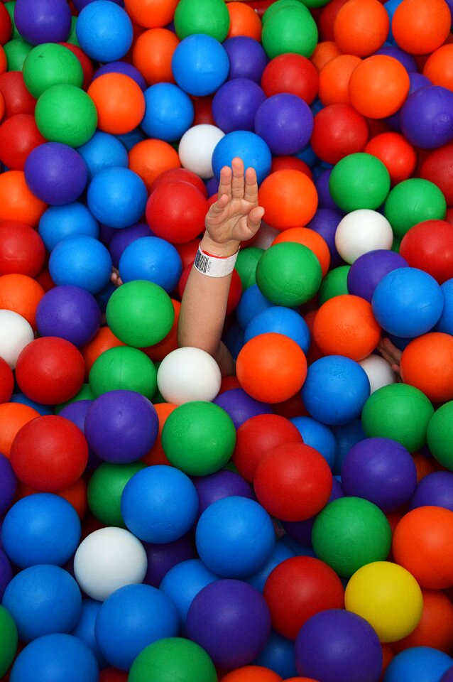 Spherical shapes colored balls game
