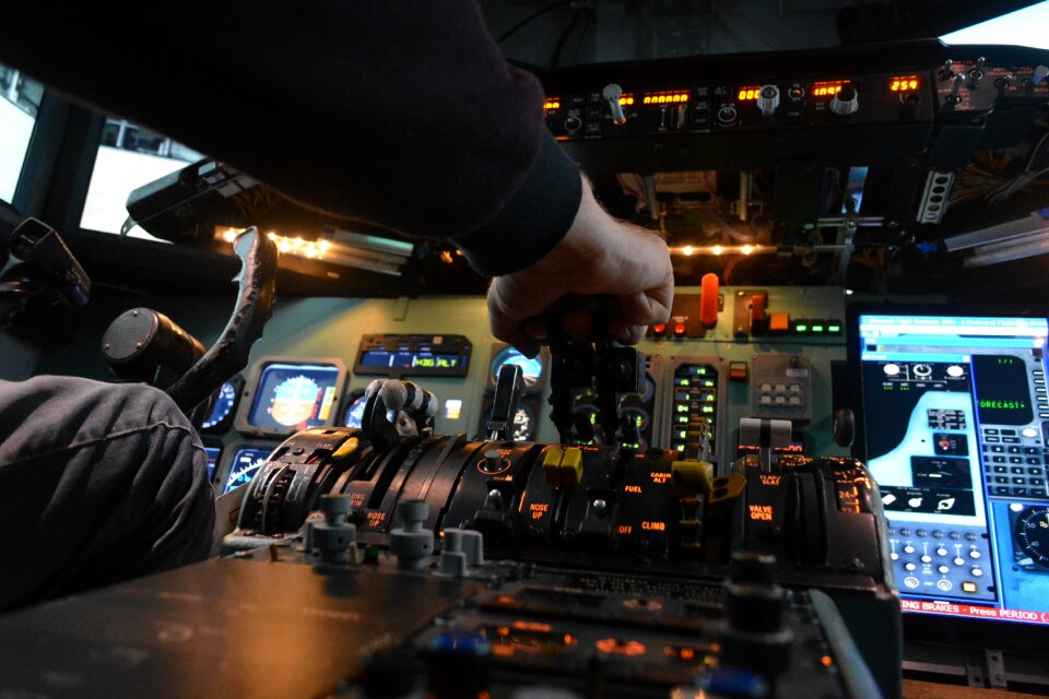 Dc9 the cockpit flight simulator