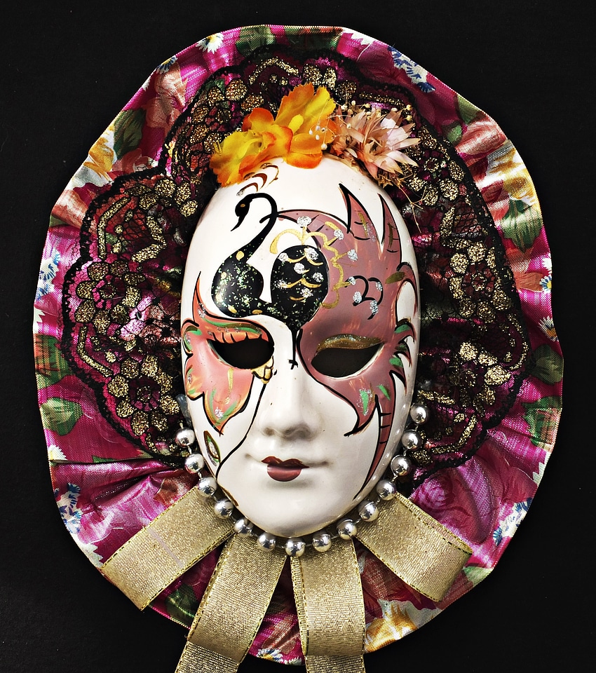 Mask porcelain female