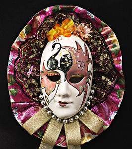 Mask porcelain female