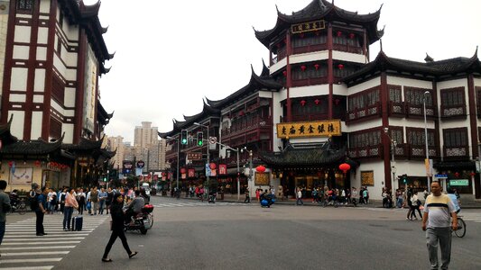 Market in shang hai chinese architect day time