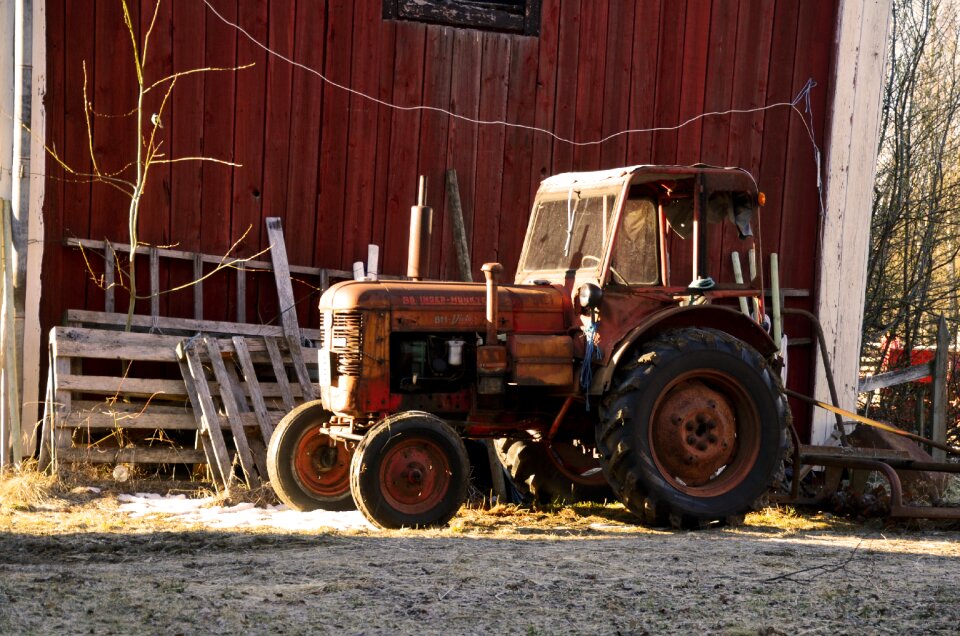Barn morning sun red