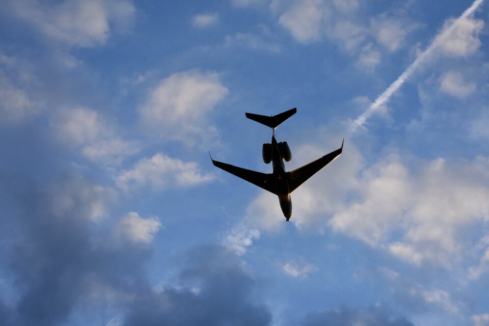 Aircraft noise passenger aircraft flying