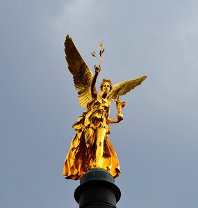 Munich pillar statue
